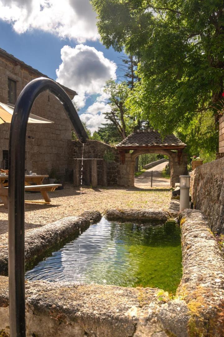 Gite De La Grange - Domaine De Coulagnettes Serverette Exterior foto